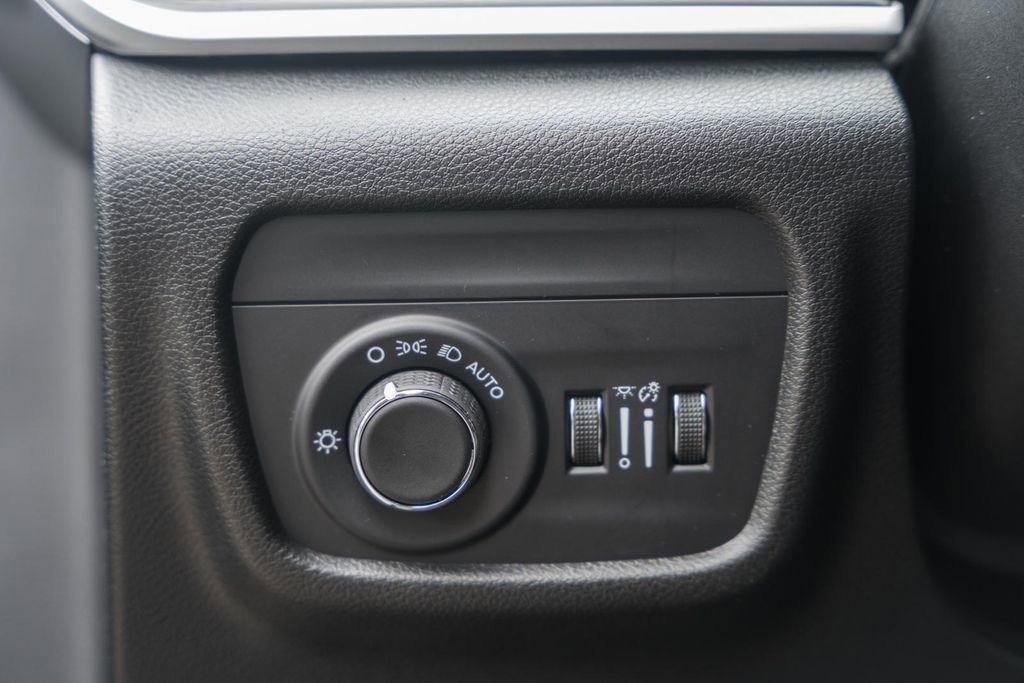 New 2025 Jeep Grand Cherokee Laredo X w/ Luxury Tech Group I image 38