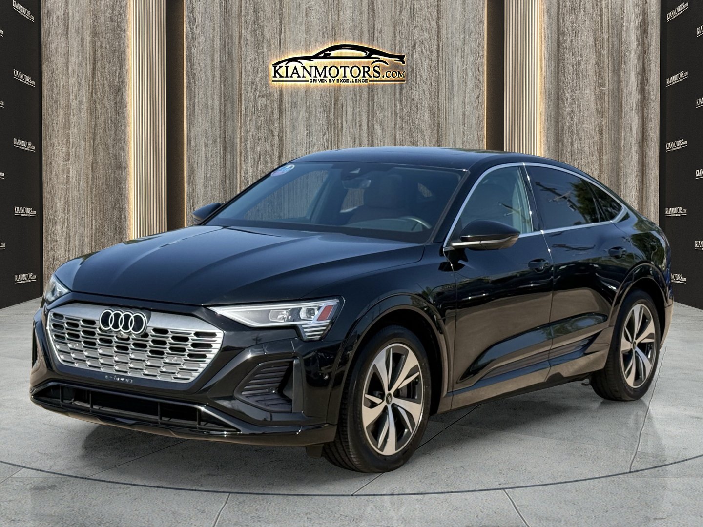 Used 2024 Audi Q8 e-tron Premium Plus w/ Premium Plus Package AWD/4WD image 3
