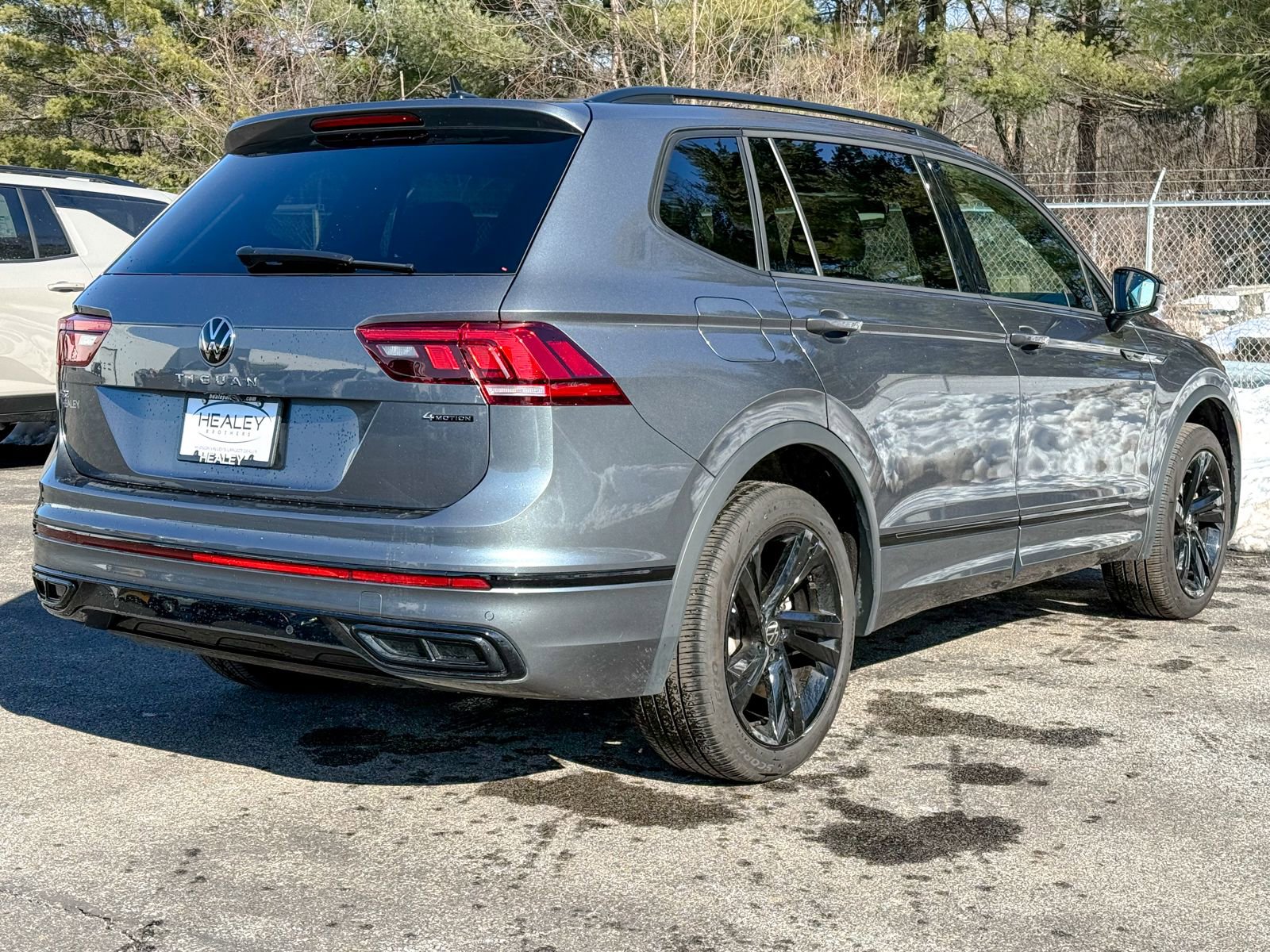 Used 2024 Volkswagen Tiguan SE R-Line image 7