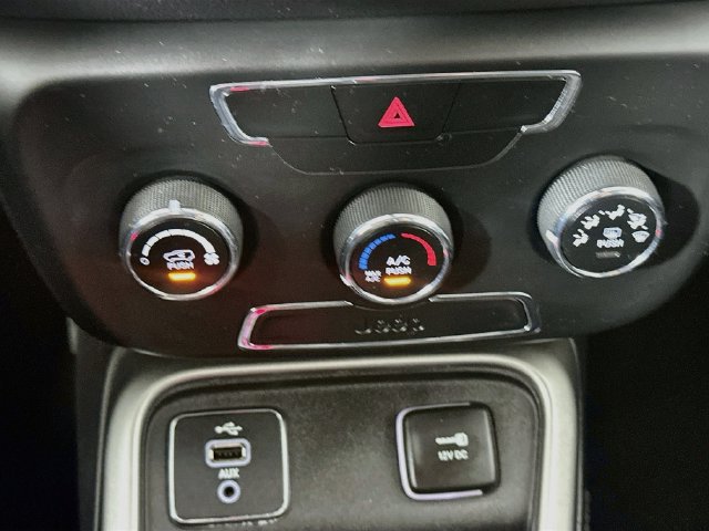 Used 2018 Jeep Compass Latitude FWD image 23