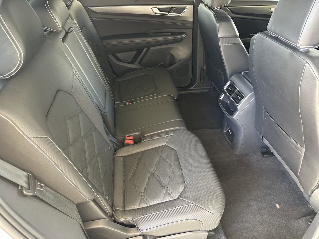 Used 2025 Volkswagen Atlas Cross Sport SE FWD image 34