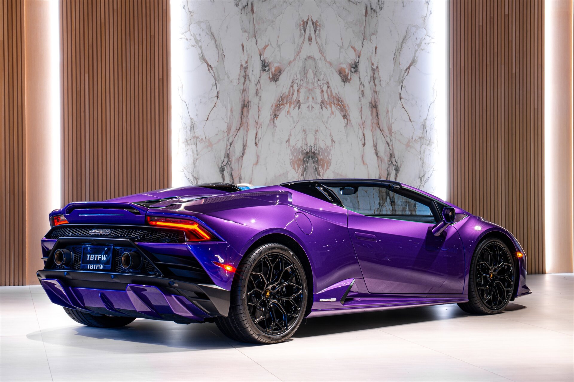 Used 2023 Lamborghini Huracan EVO RWD image 4