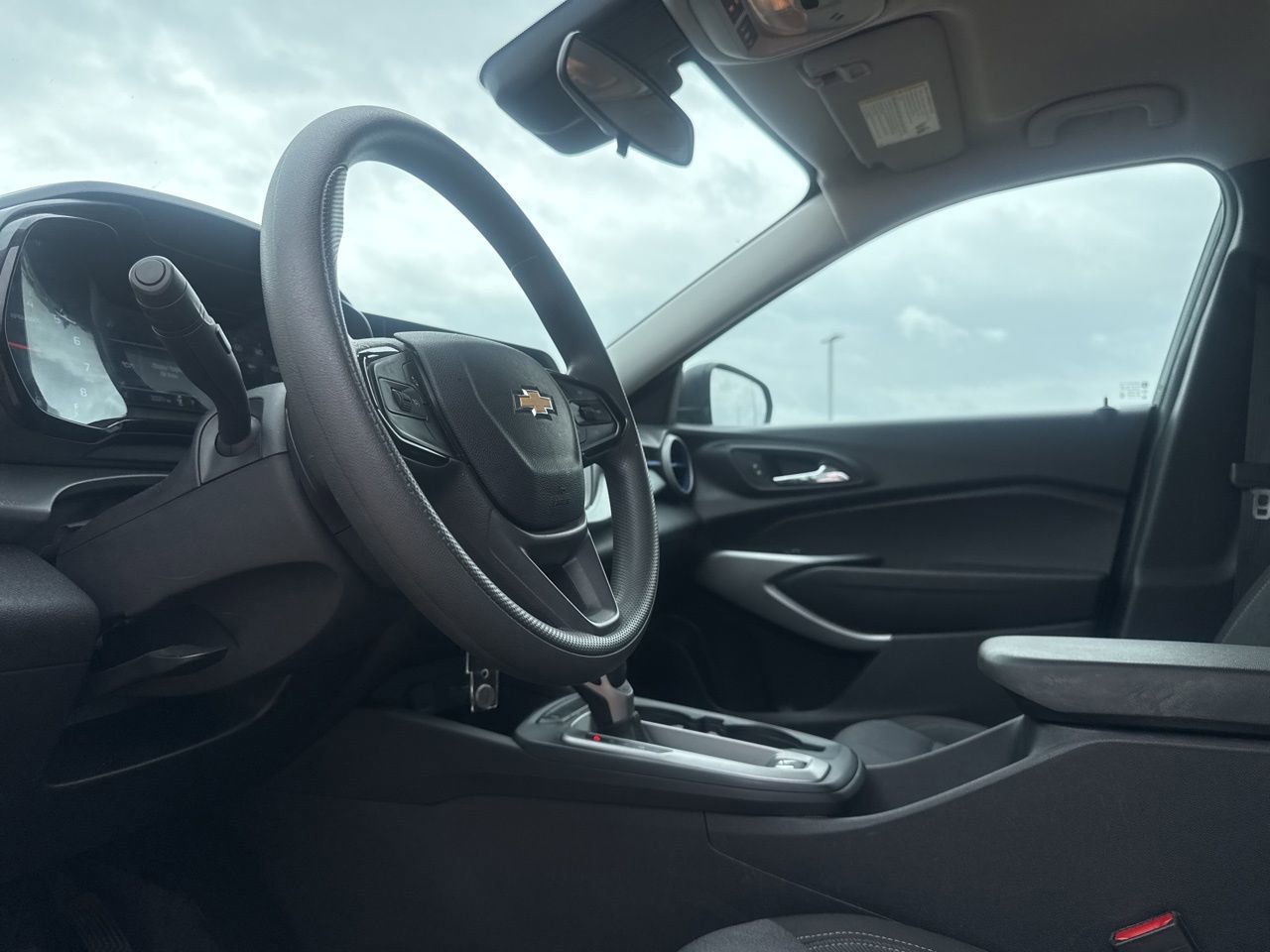 Used 2025 Chevrolet Trax LS image 37
