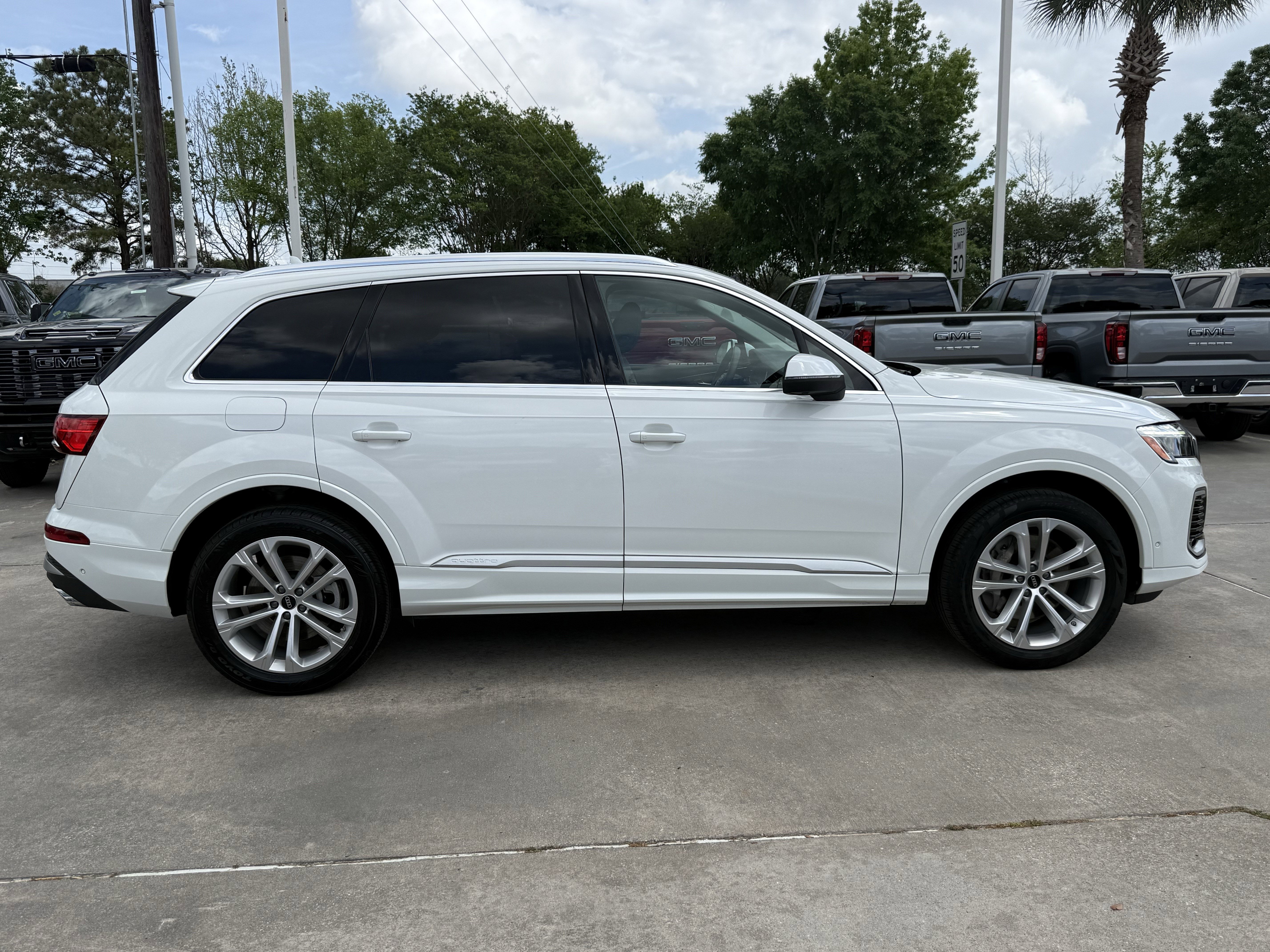 Used 2025 Audi Q7 3.0T Premium Plus AWD/4WD image 3