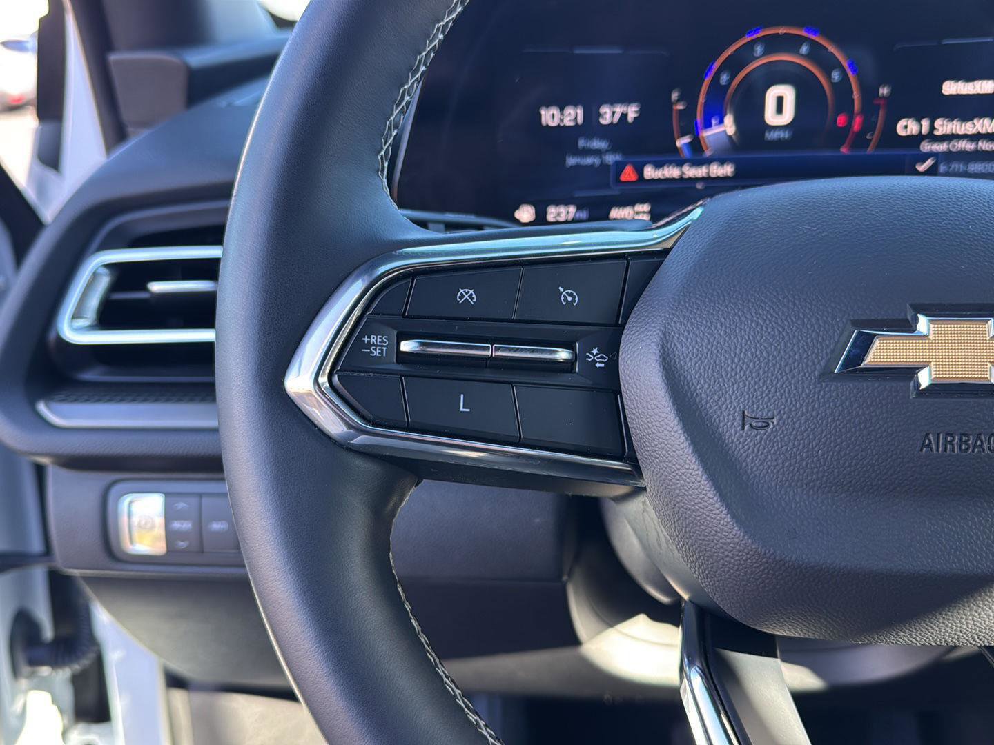 Used 2025 Chevrolet Traverse LT image 18