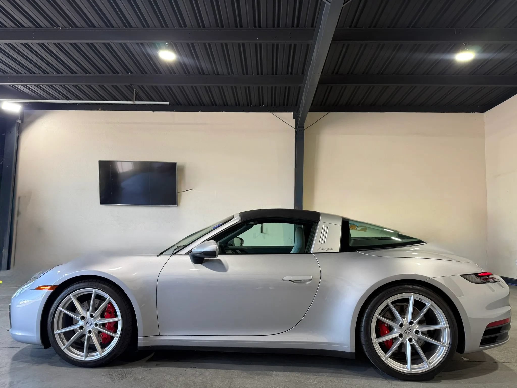 Used 2021 Porsche 911 AWD/4WD image 5