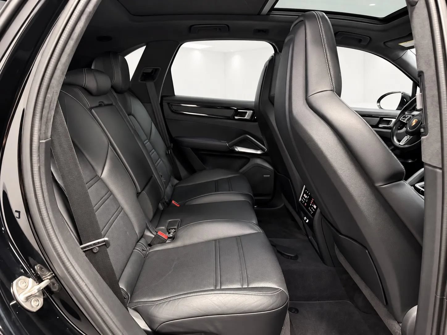 Used 2020 Porsche Cayenne Turbo AWD/4WD image 21
