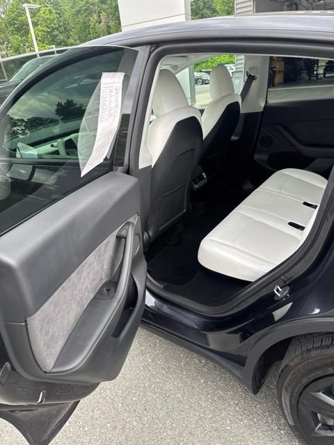 Used 2024 Tesla Model Y 2WD image 19