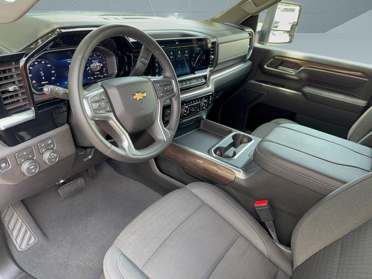 Used 2026 Chevrolet Silverado 3500 LT w/ Safety Package AWD/4WD image 4