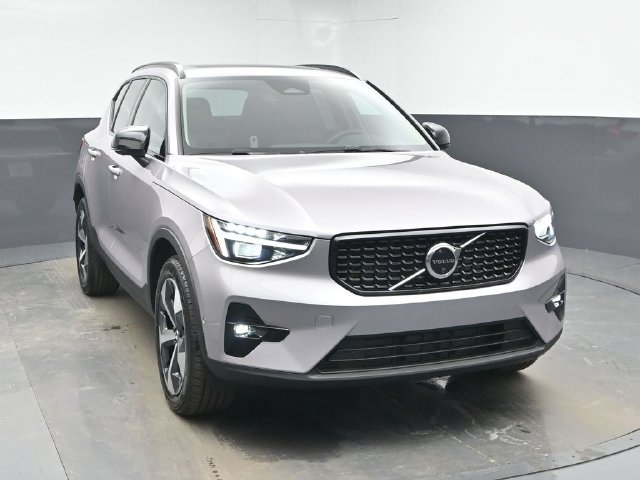 New 2026 Volvo XC40 B5 Plus w/ Protection Package Premier AWD/4WD image 2