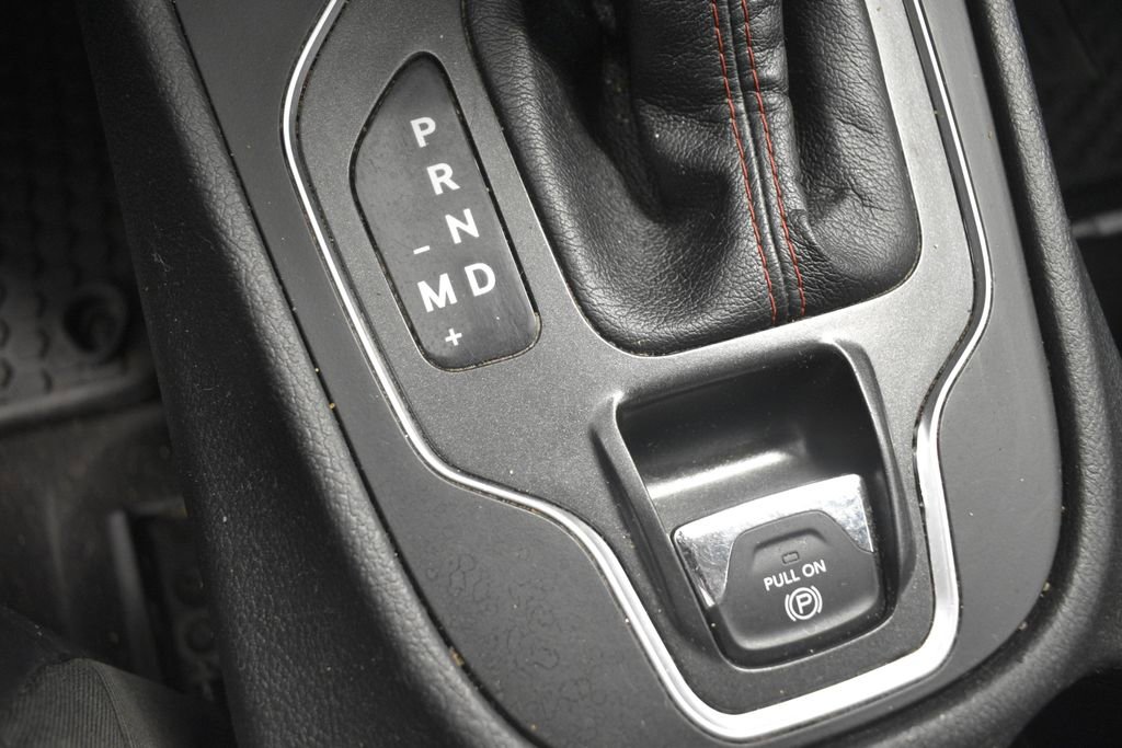 Used 2019 Jeep Cherokee Trailhawk w/ Cold Weather Group image 36