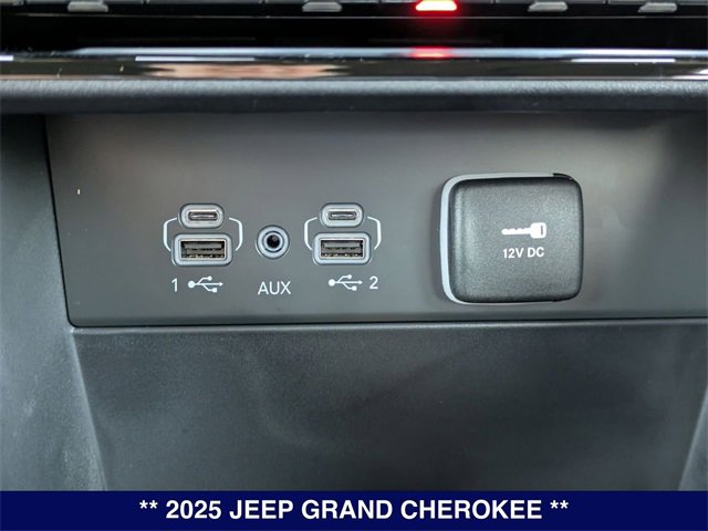 New 2025 Jeep Grand Cherokee Limited w/ Black Appearance Package image 26