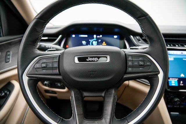 Used 2022 Jeep Grand Cherokee Limited w/ Luxury Tech Group II image 25