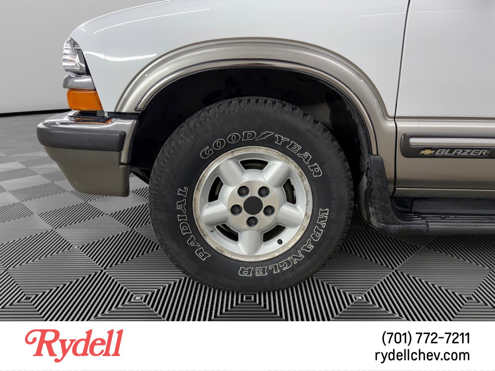 Used 1999 Chevrolet Blazer LS w/ Cold-Climate Pkg AWD/4WD image 9