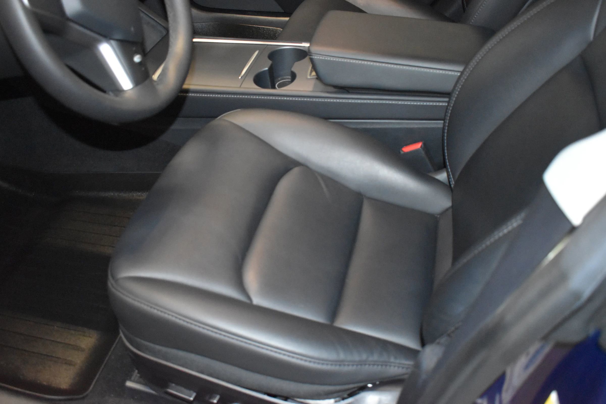 Used 2023 Tesla Model 3 Standard Range image 8