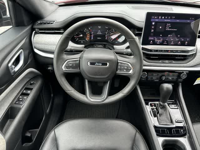 Used 2024 Jeep Compass Latitude w/ Convenience Group AWD/4WD image 14