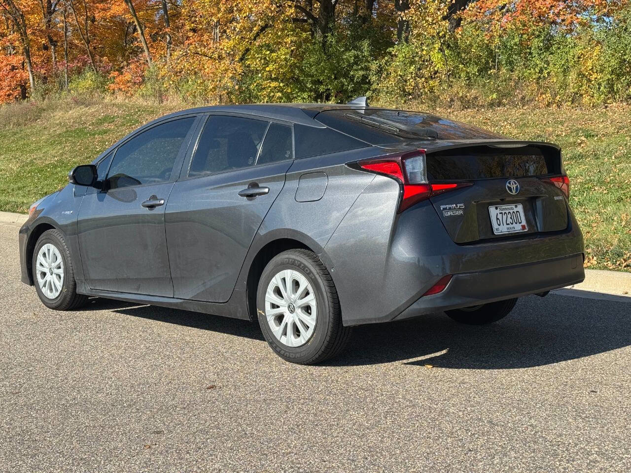 Used 2019 Toyota Prius LE FWD image 2