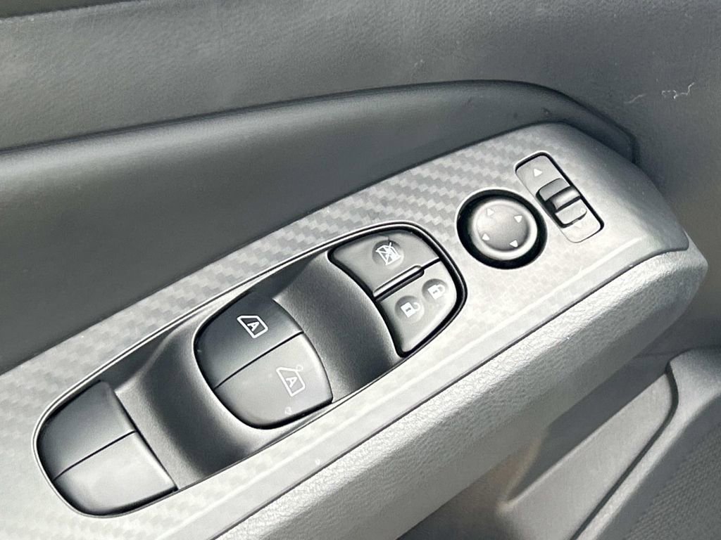 New 2026 Nissan Altima 2.5 SR AWD/4WD image 17