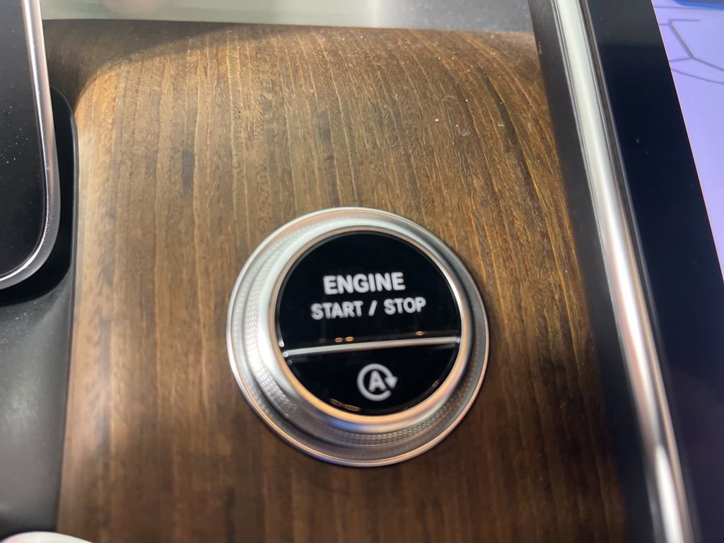 Used 2023 Mercedes-Benz GLC 300 4MATIC image 29