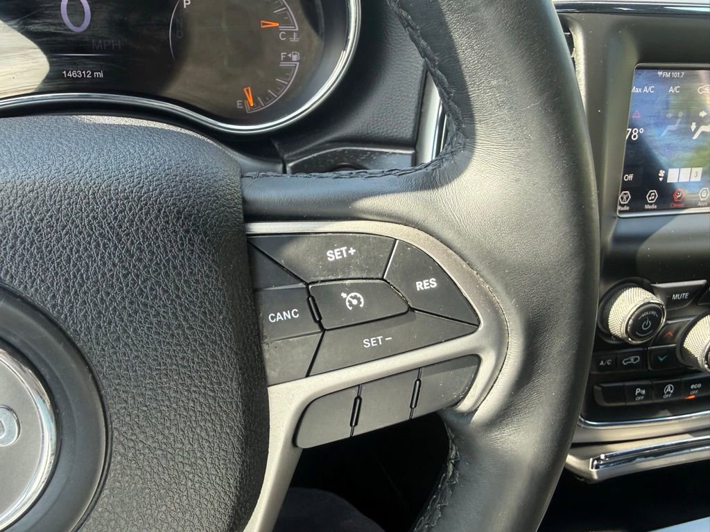 Used 2018 Jeep Grand Cherokee Laredo AWD/4WD image 17