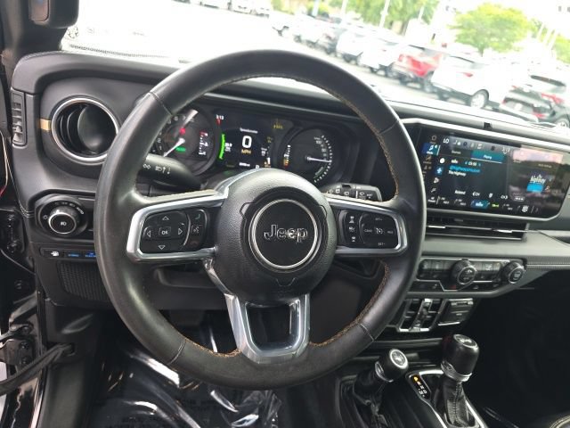 Used 2024 Jeep Wrangler Unlimited Sahara w/ Technology Group AWD/4WD image 18