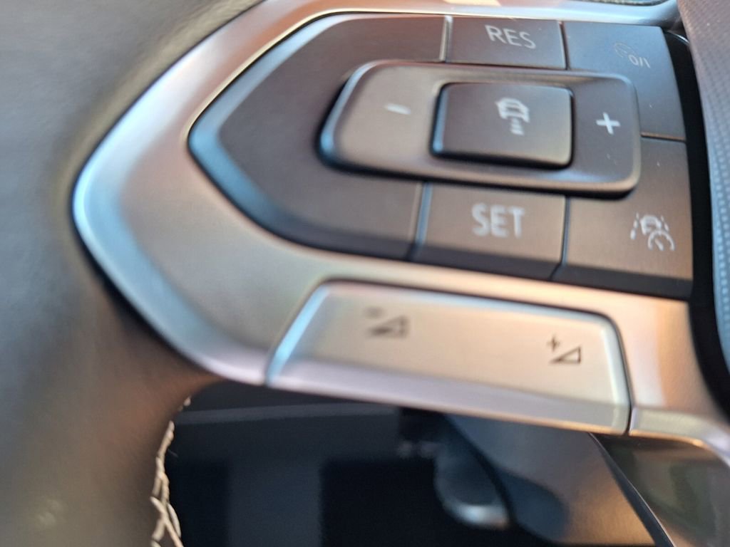 New 2026 Volkswagen Atlas Cross Sport SE image 13