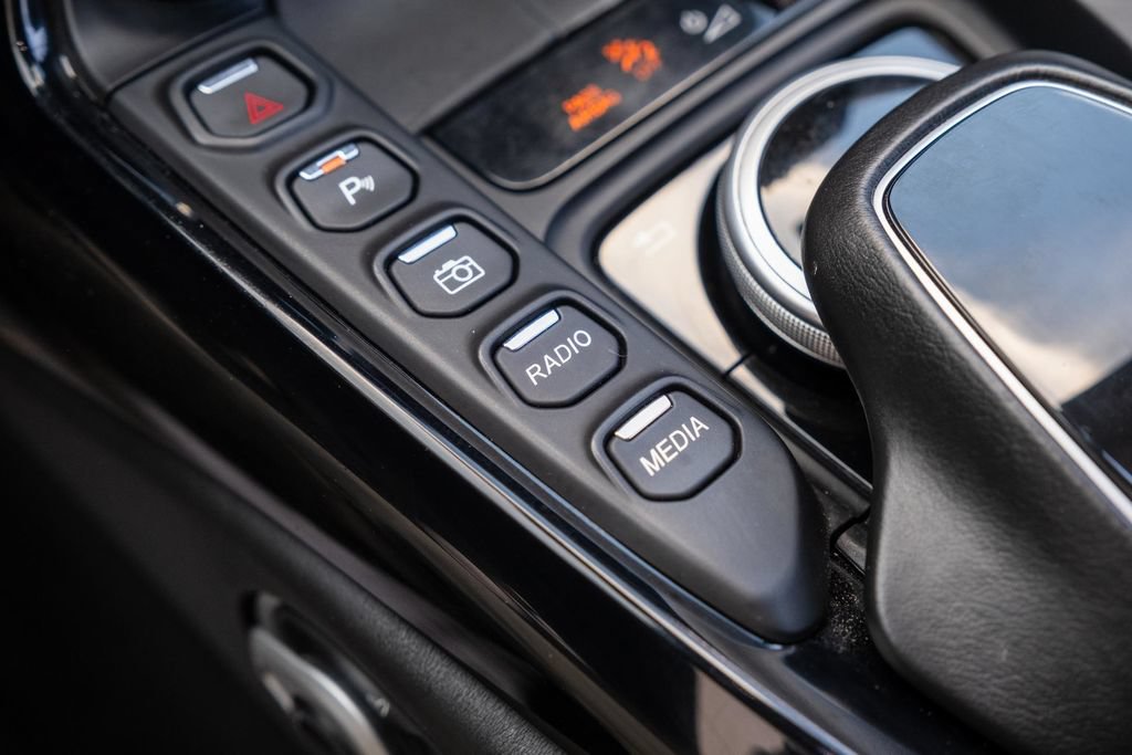 Used 2019 Aston Martin V8 Vantage Coupe RWD image 28