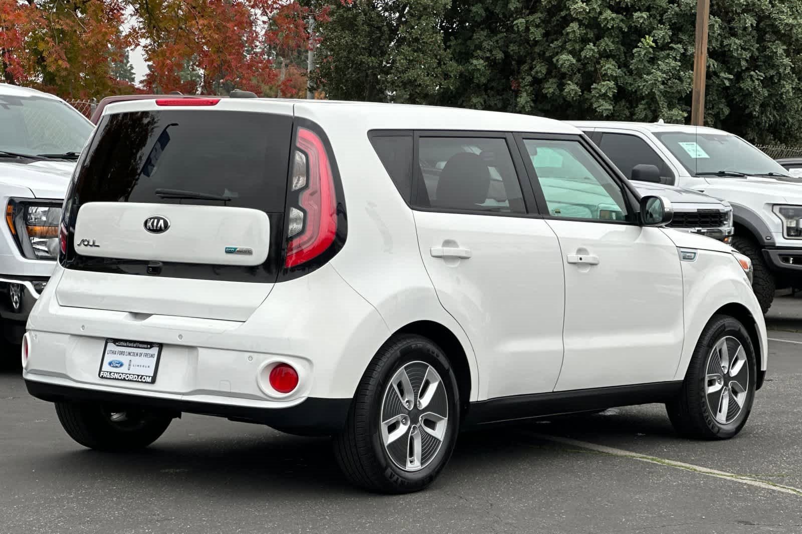Used 2017 Kia Soul EV + image 2