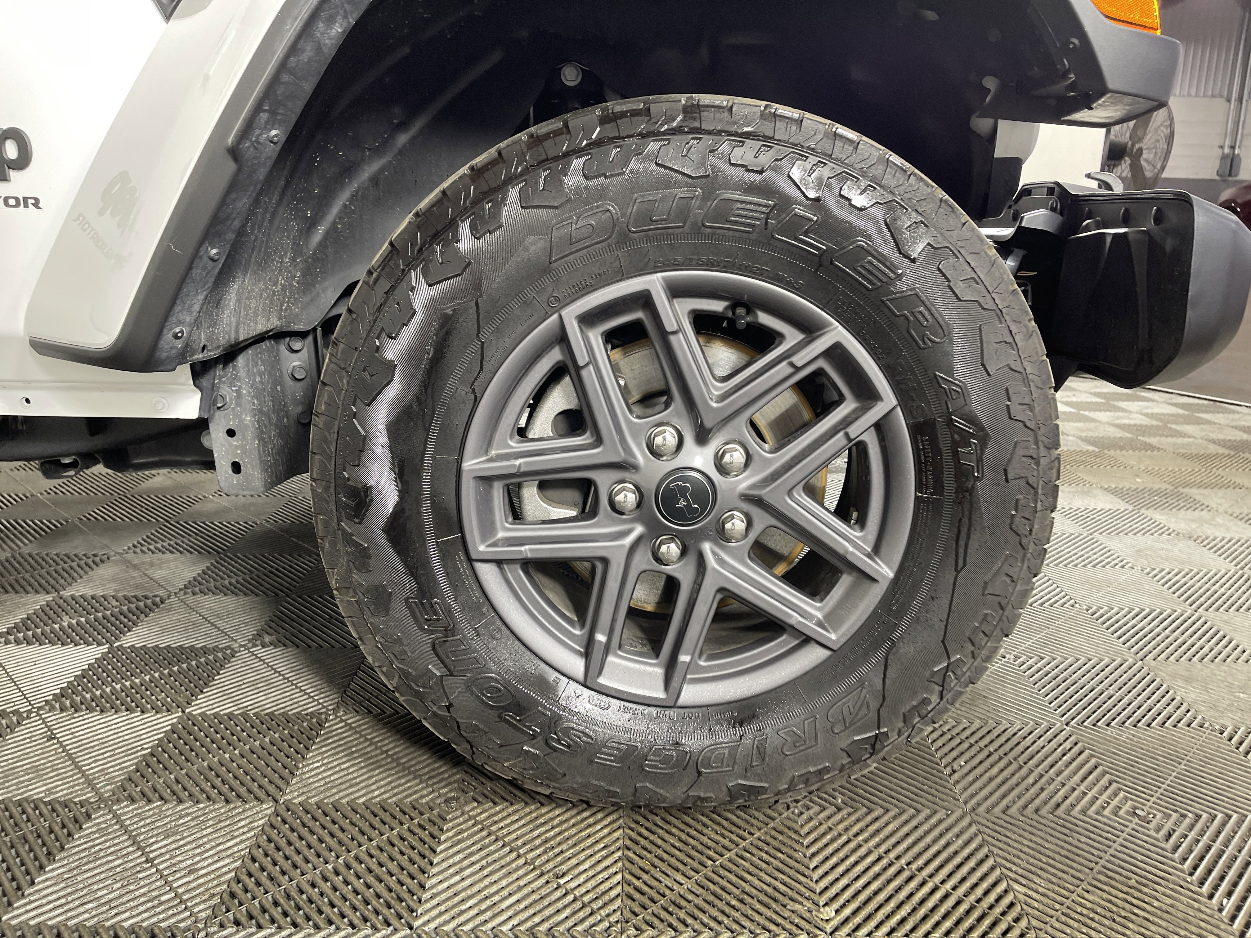 Used 2025 Jeep Gladiator Sport image 9