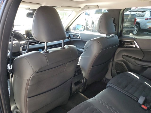 Used 2022 Mitsubishi Outlander SE image 16