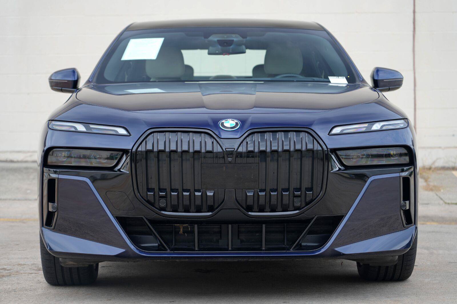 Used 2023 BMW i7 xDrive60 AWD/4WD image 6