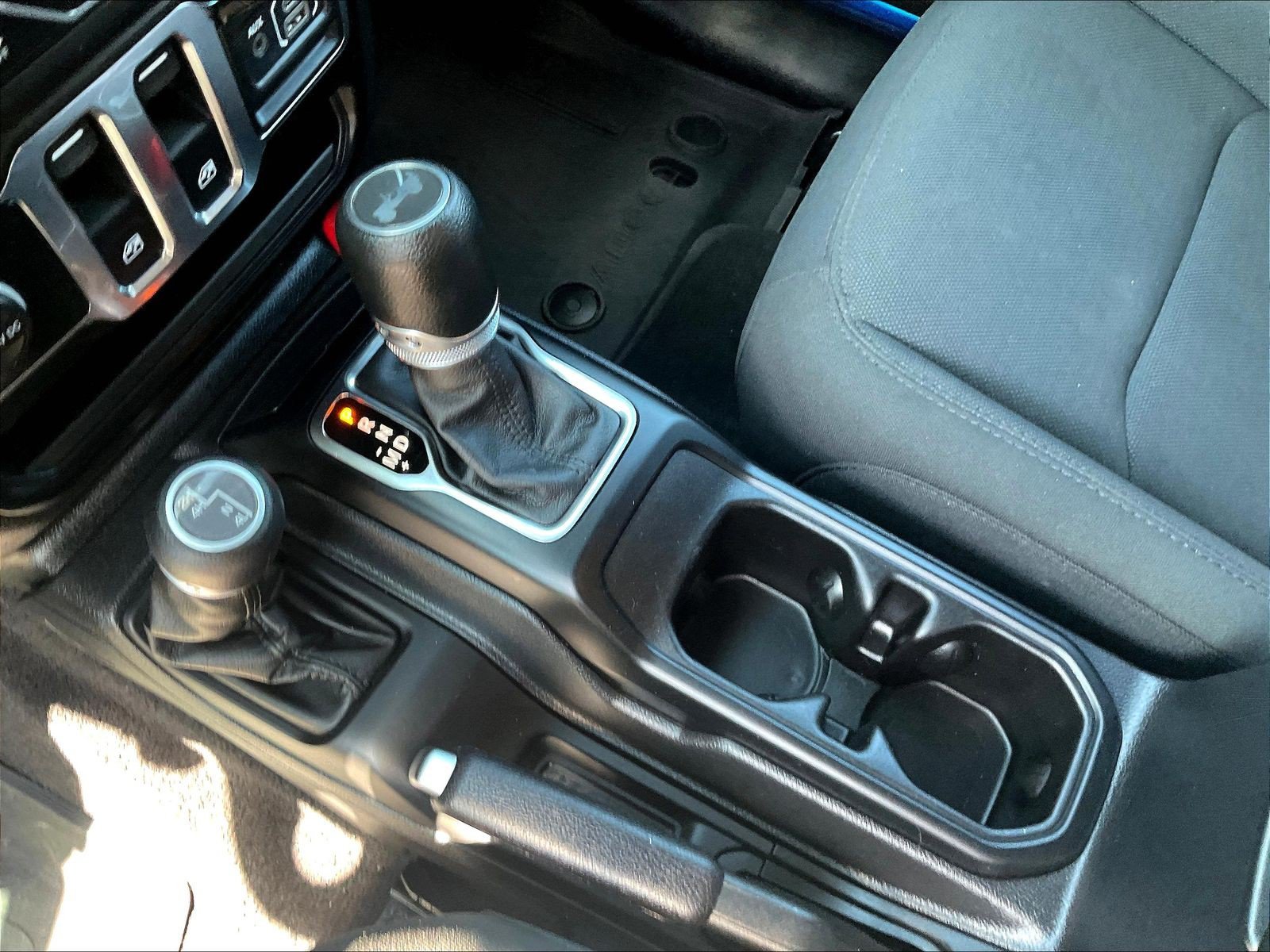 Used 2023 Jeep Wrangler Sport AWD/4WD image 18