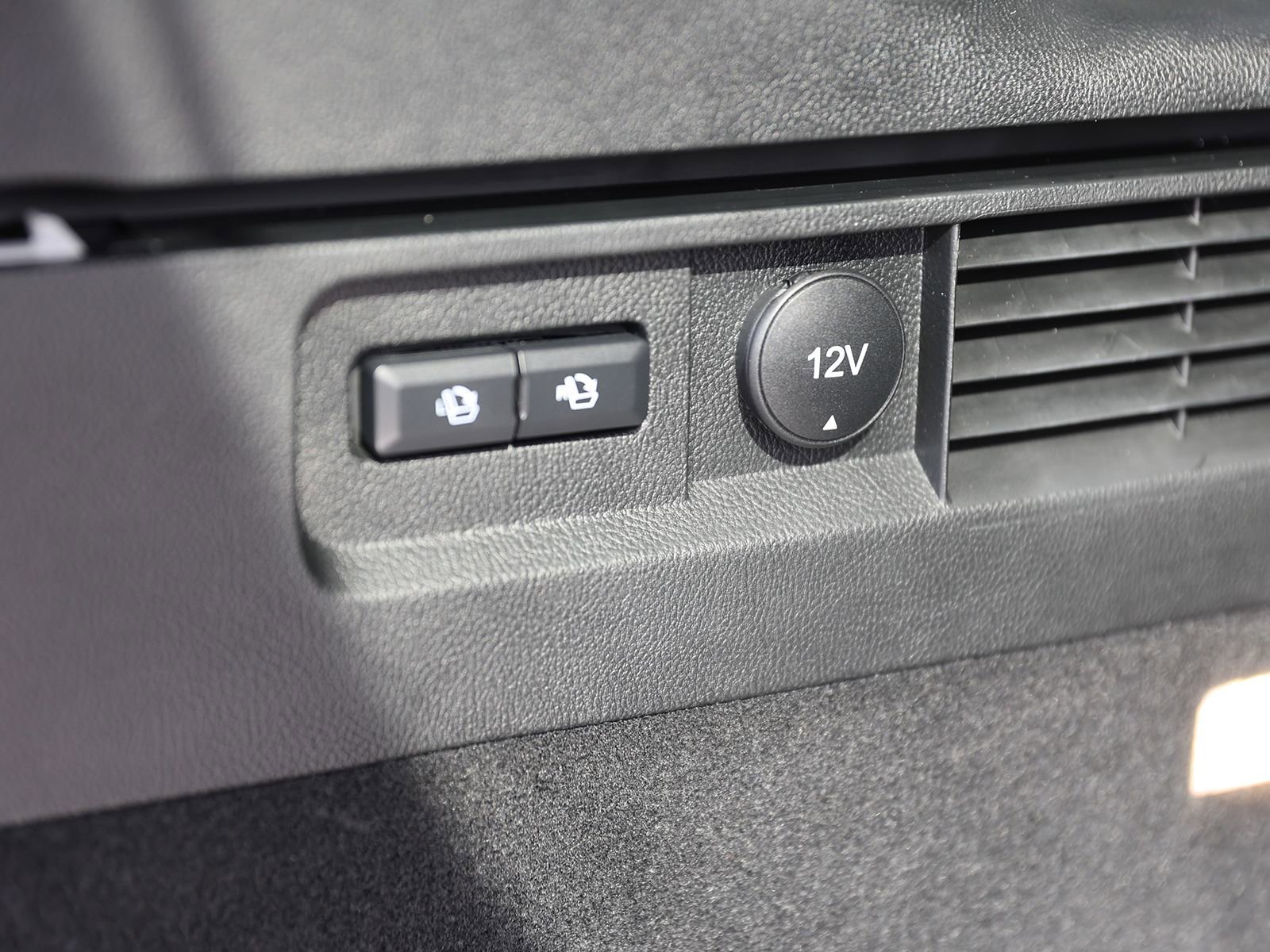 Used 2022 Lincoln Nautilus Reserve image 13