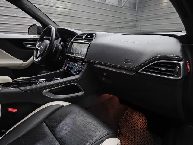 Used 2019 Jaguar F-PACE S AWD/4WD image 12