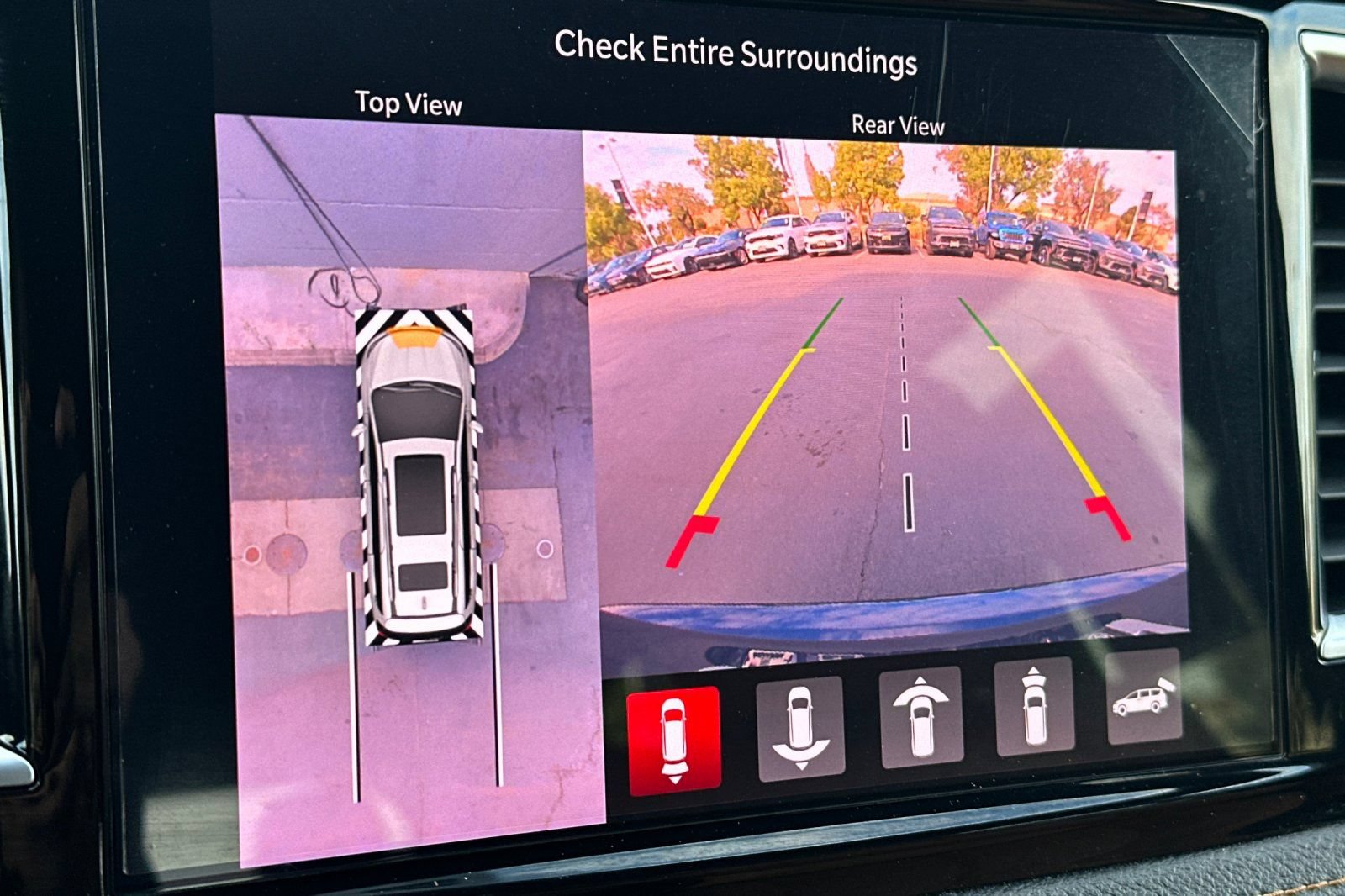 Used 2023 Chrysler Pacifica Pinnacle FWD image 20