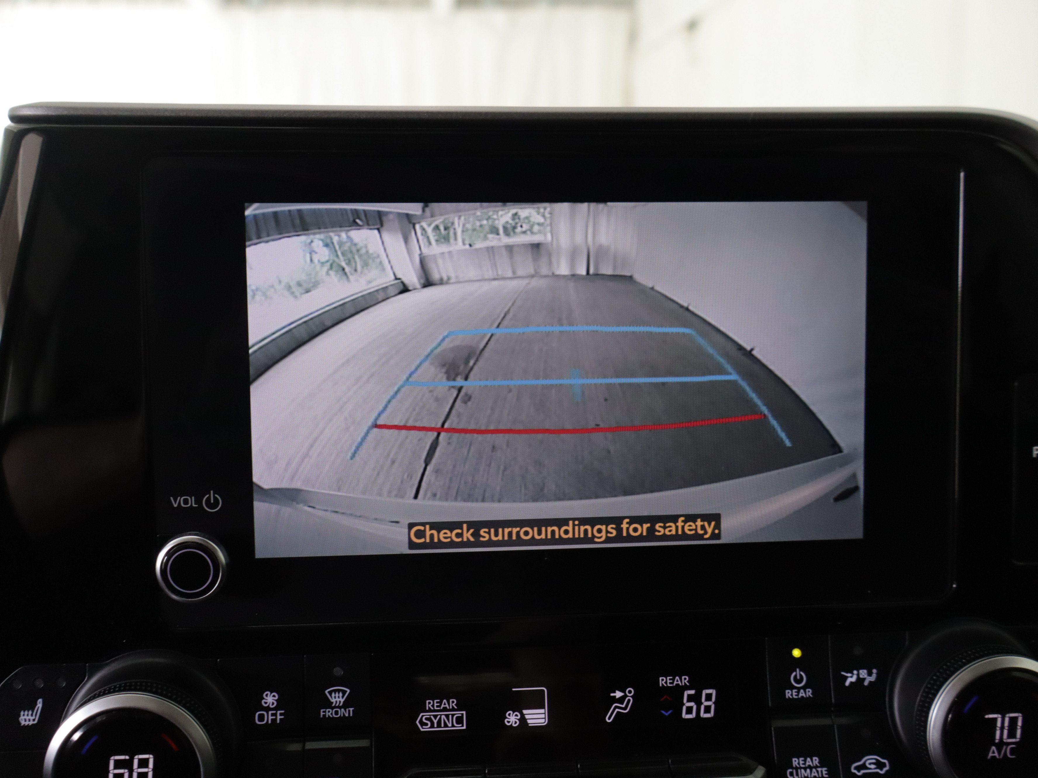 Used 2023 Toyota Highlander XLE AWD/4WD image 19