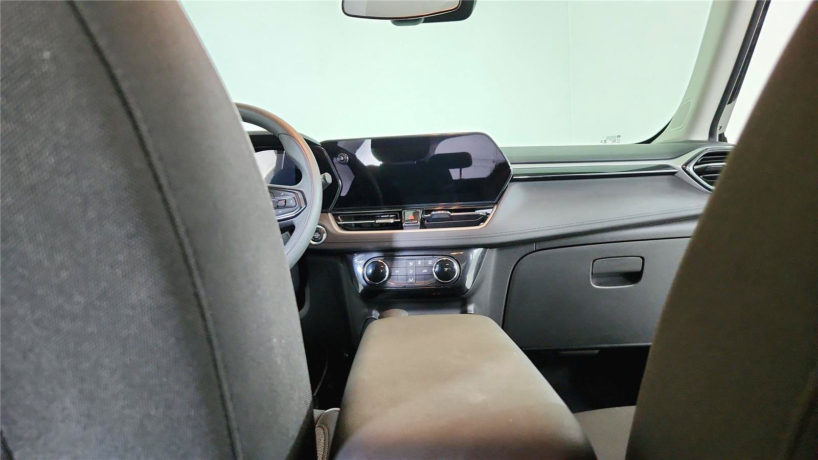 Used 2025 Chevrolet TrailBlazer LT FWD image 20