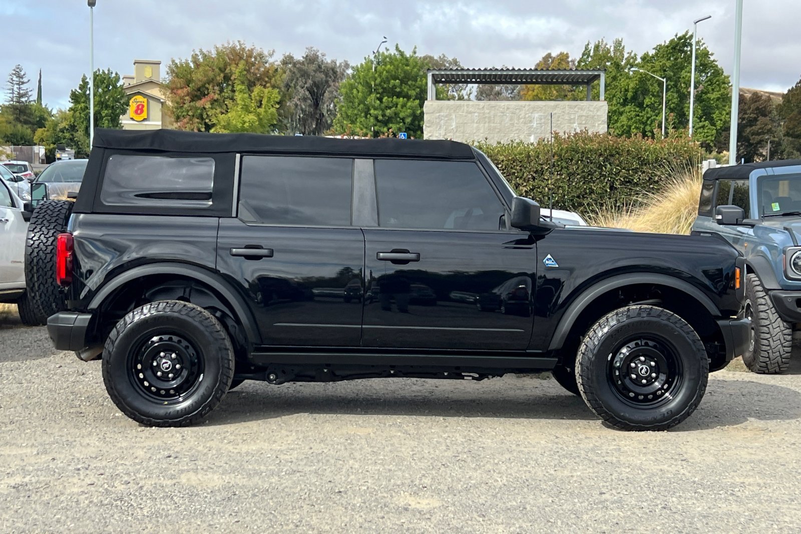 Certified 2022 Ford Bronco Black Diamond image 3