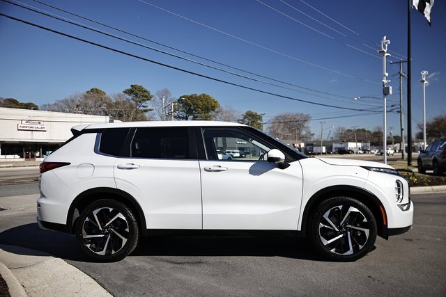 Used 2024 Mitsubishi Outlander SE image 8