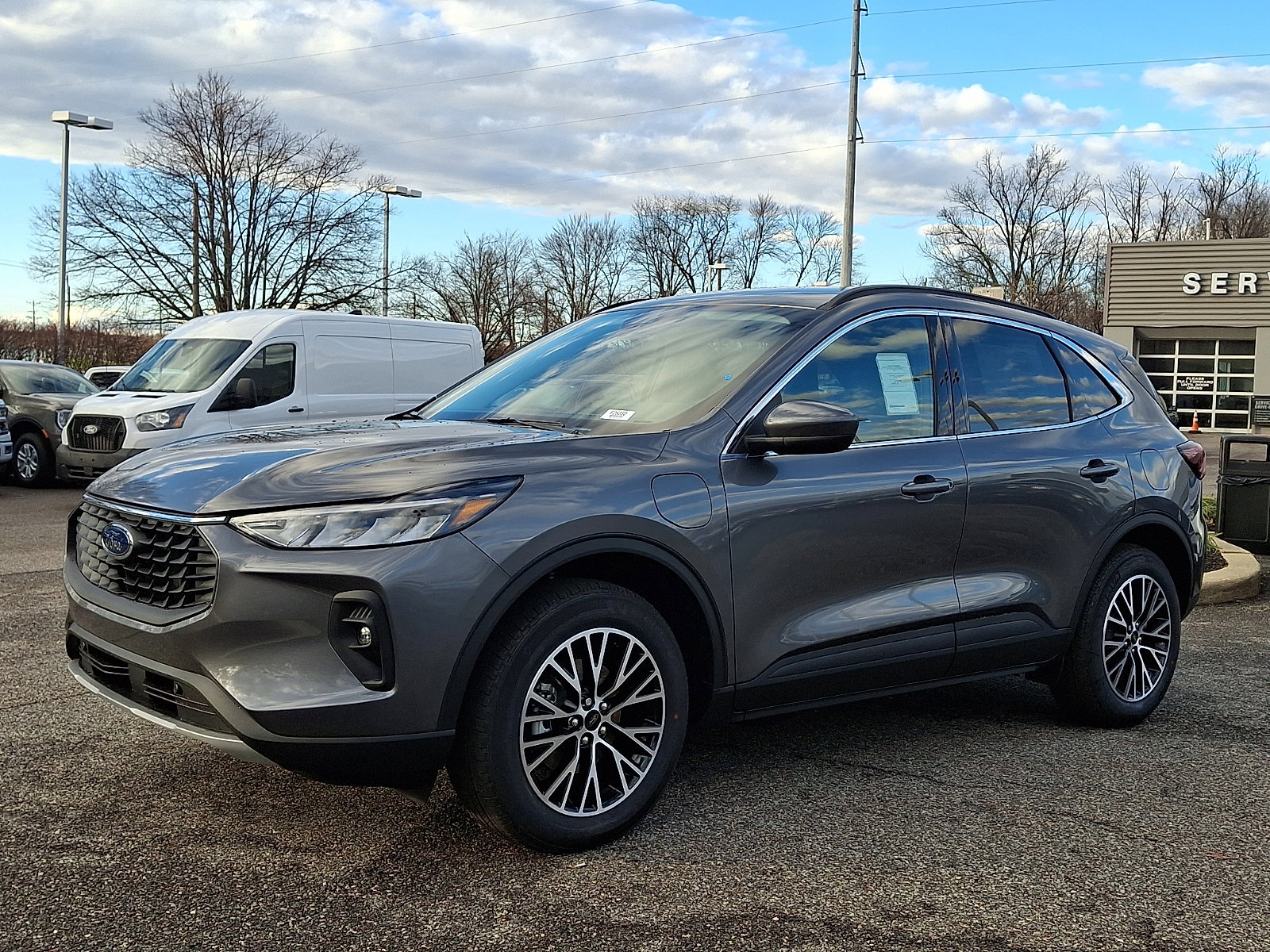 New 2026 Ford Escape SE w/ Class II Trailer Tow Package FWD image 3