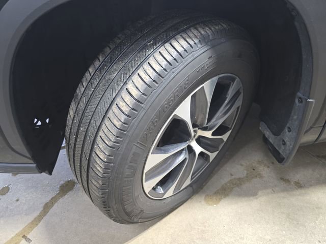 Used 2023 Toyota Highlander XLE image 34