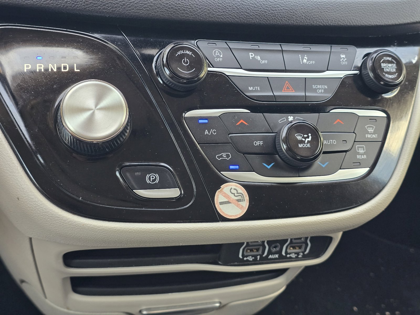 Used 2024 Chrysler Pacifica Touring-L FWD image 21