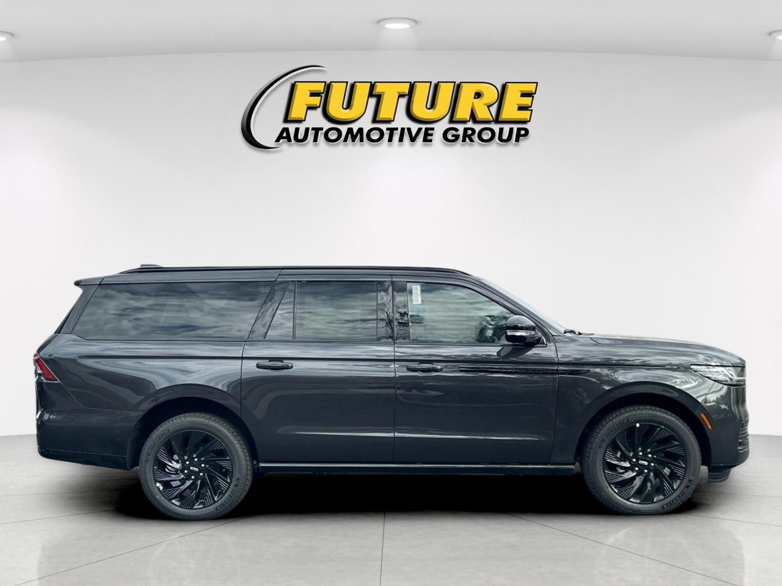 New 2027 Lincoln Navigator L Reserve w/ Jet Appearance Package AWD/4WD image 2