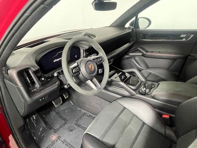 Used 2025 Porsche Cayenne GTS image 4