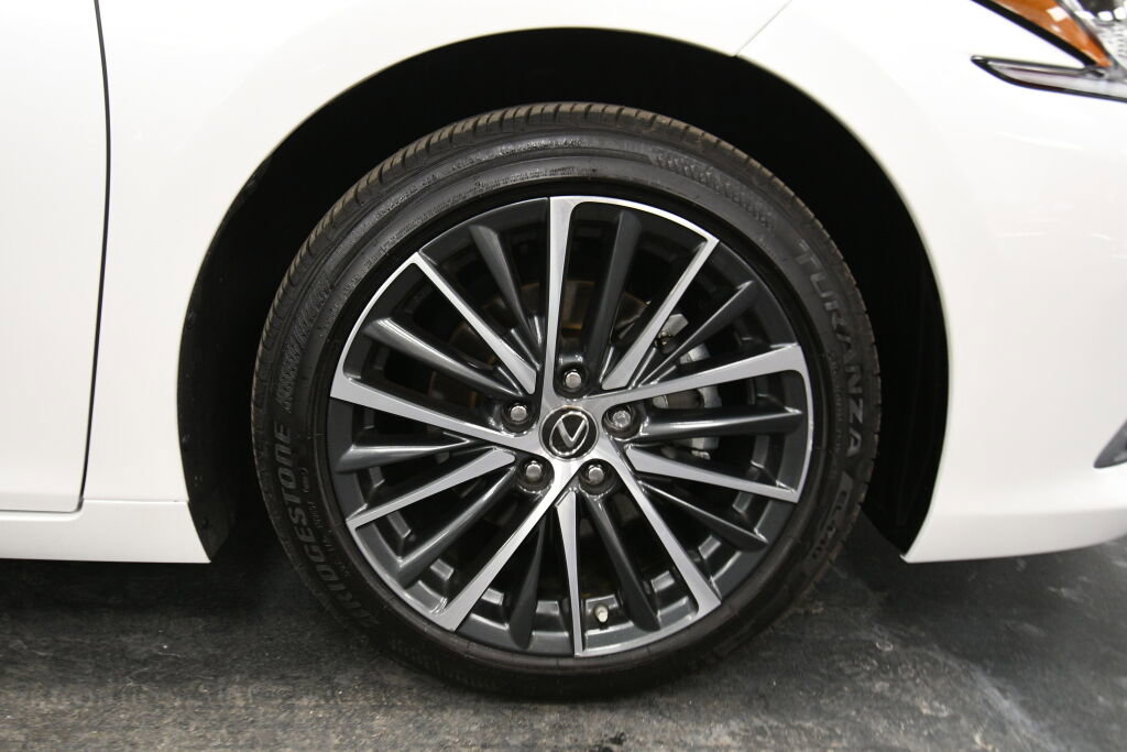 Used 2025 Lexus ES 350 w/ Premium Package image 31