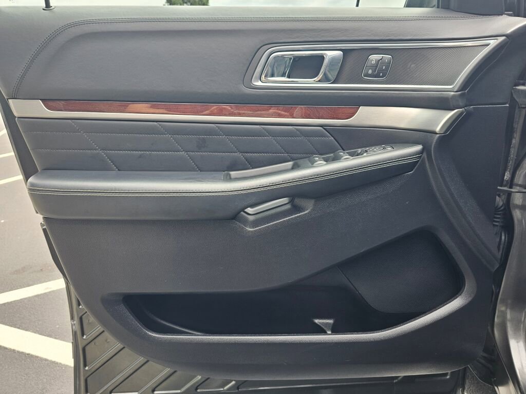 Used 2018 Ford Explorer Platinum AWD/4WD image 20
