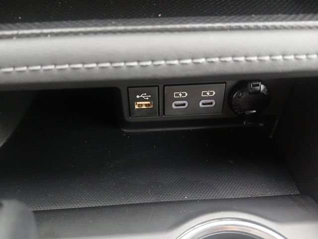 Used 2023 Toyota Highlander LE FWD image 38