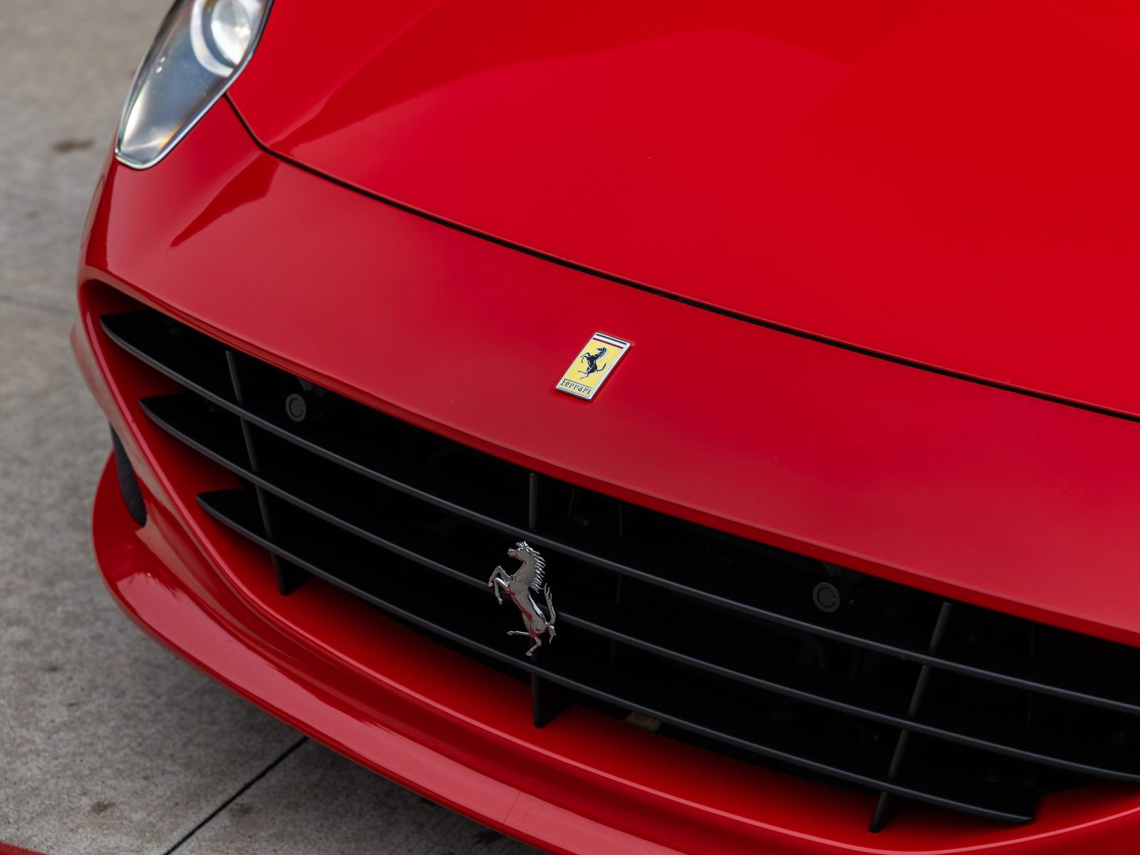 Used 2016 Ferrari California T RWD image 14