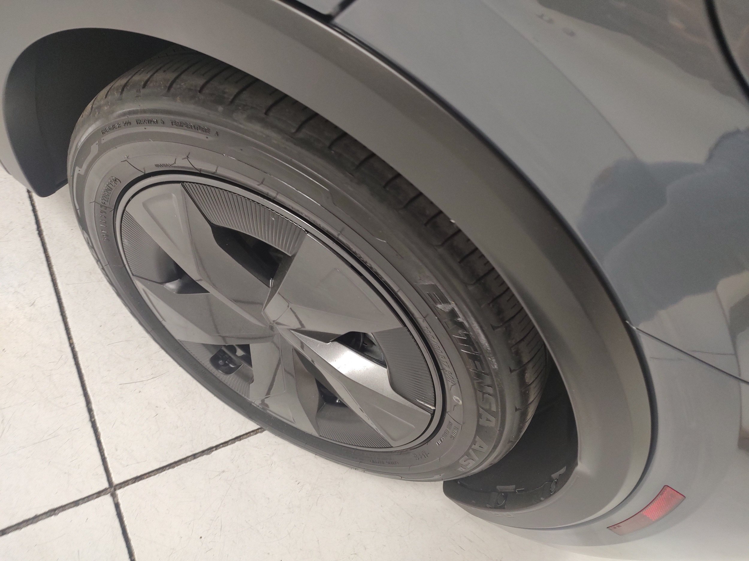 Used 2025 Toyota Prius LE FWD image 14