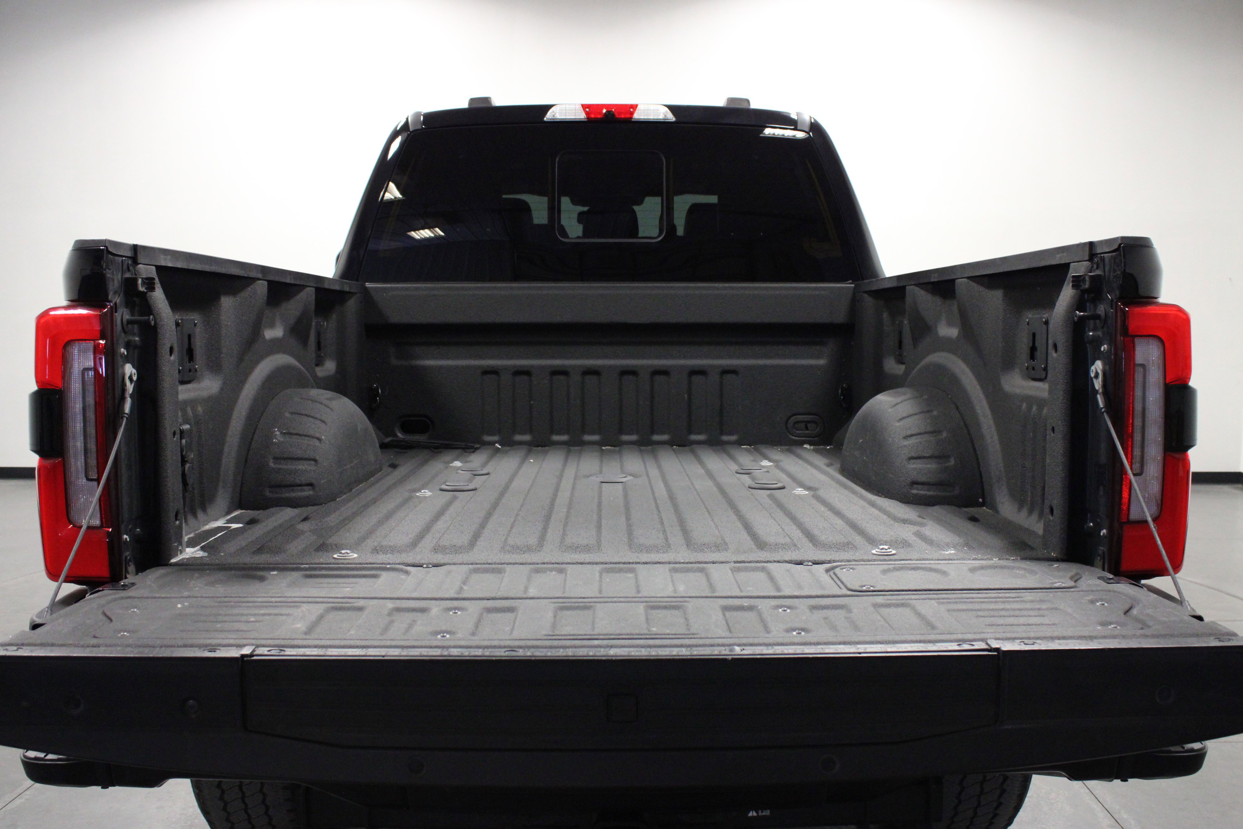 Used 2023 Ford F350 Platinum image 14